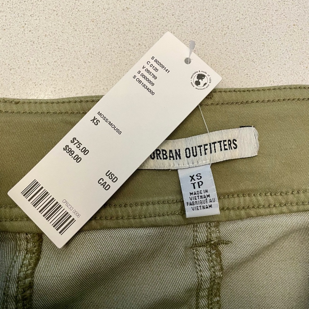 Urban Outfitters Joan belted micro mini skirt in moss - Picture 2 of 5